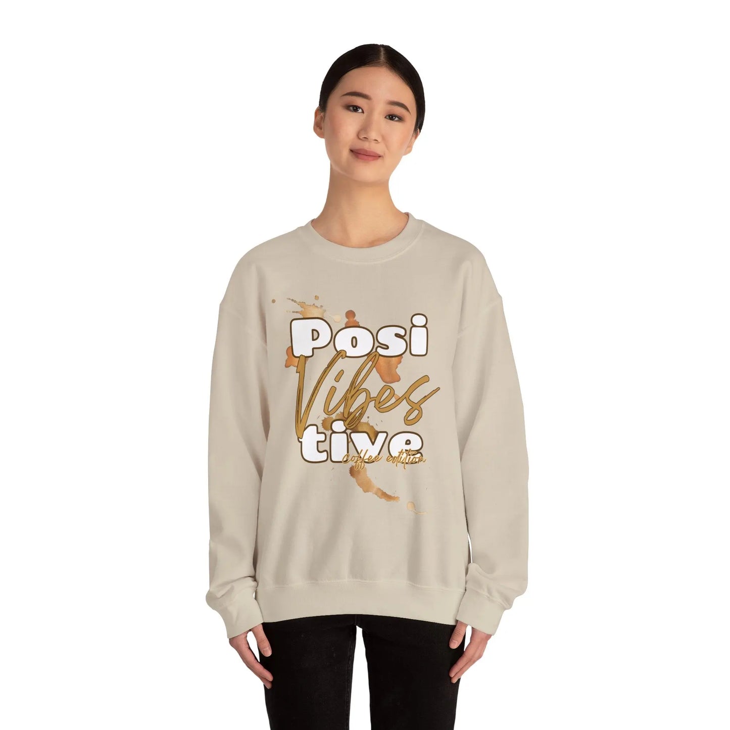 Positive Vibes Coffee Edition Sweatshirt | Unisex Gildan 18000 | Bequemes Kaffee Pullover | Positive Vibes Sweater | XS-2XL Printify